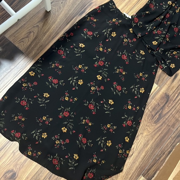 Floral silk slit two piece set, top size 6, skirt 8 - Picture 2 of 5